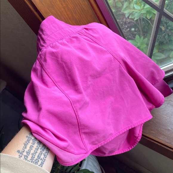 Lululemon Hotty Hot Women's Pink Fushia Shorts - Picture 9 of 10